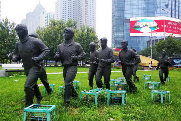 景觀公園水泥人像雕塑